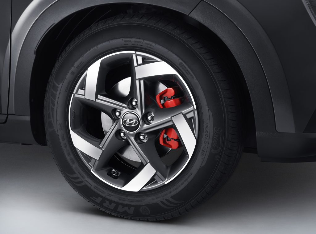 Hyundai-Venue-Sport-brake-callipers
