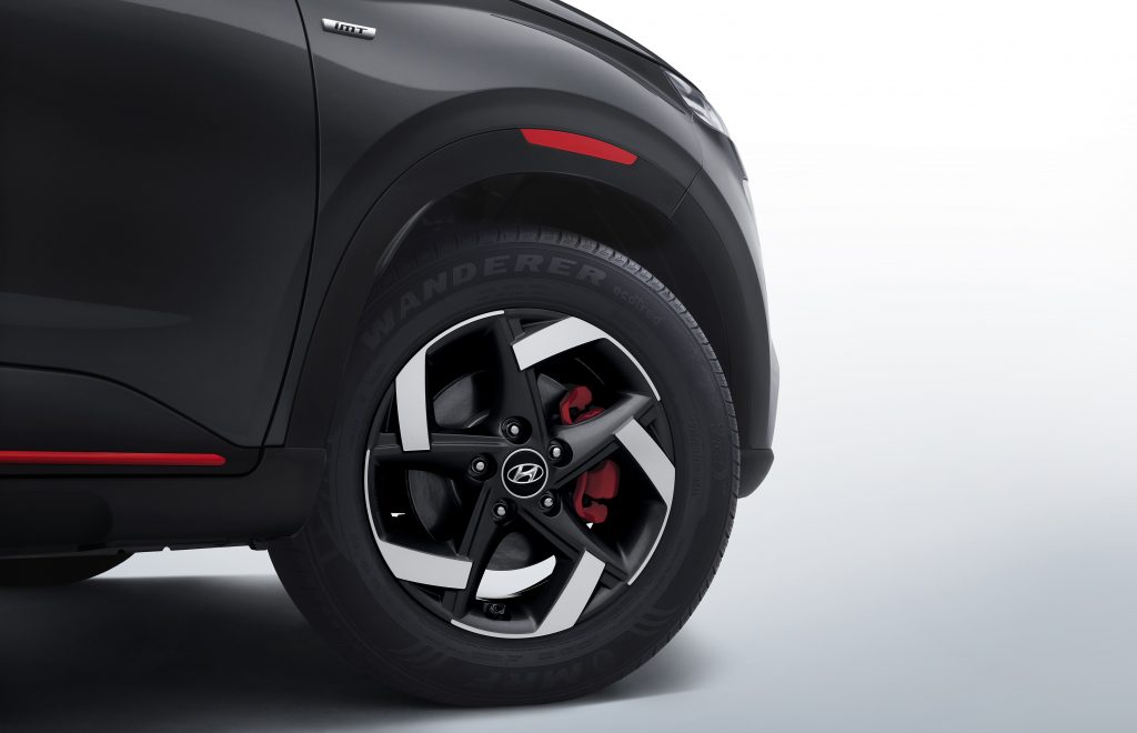 Hyundai-Venue-Sport-alloy-wheel