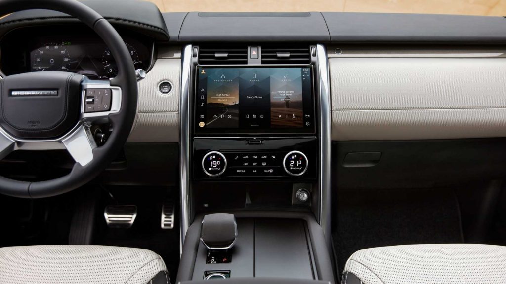 2021-land-rover-discovery-r-dynamic-interior-infotainment
