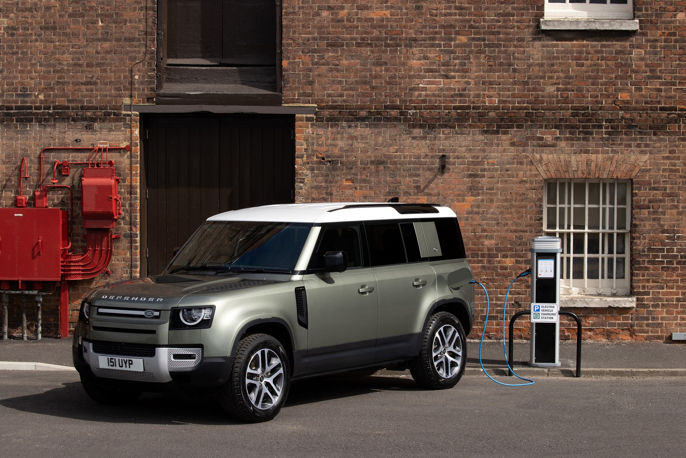 Land Rover Defender Won Women Car Of The Year